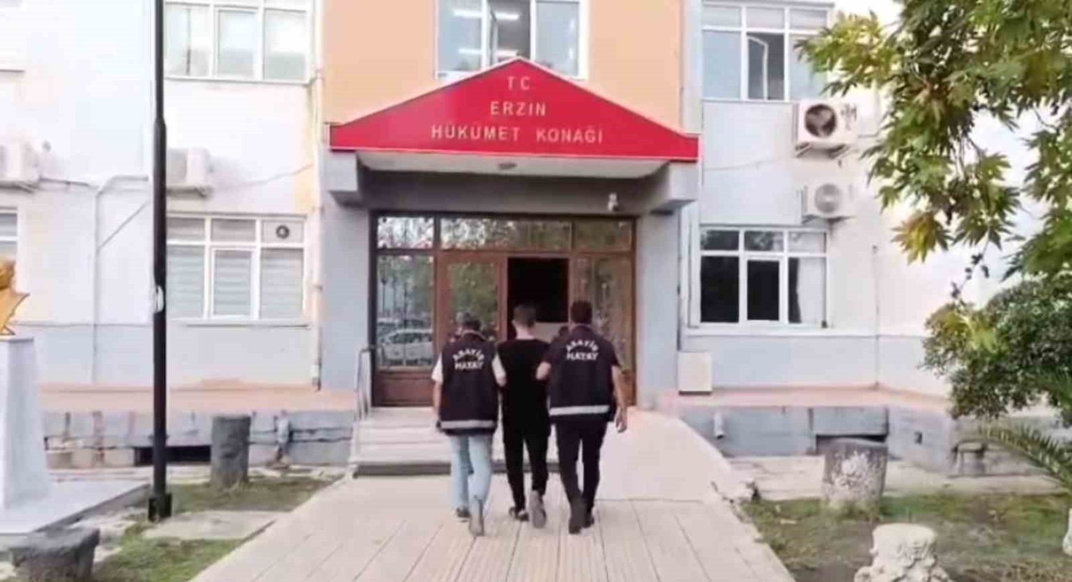 erzinde-hapis-cezasi-ile-aranan-2-kisi-yakalandi
