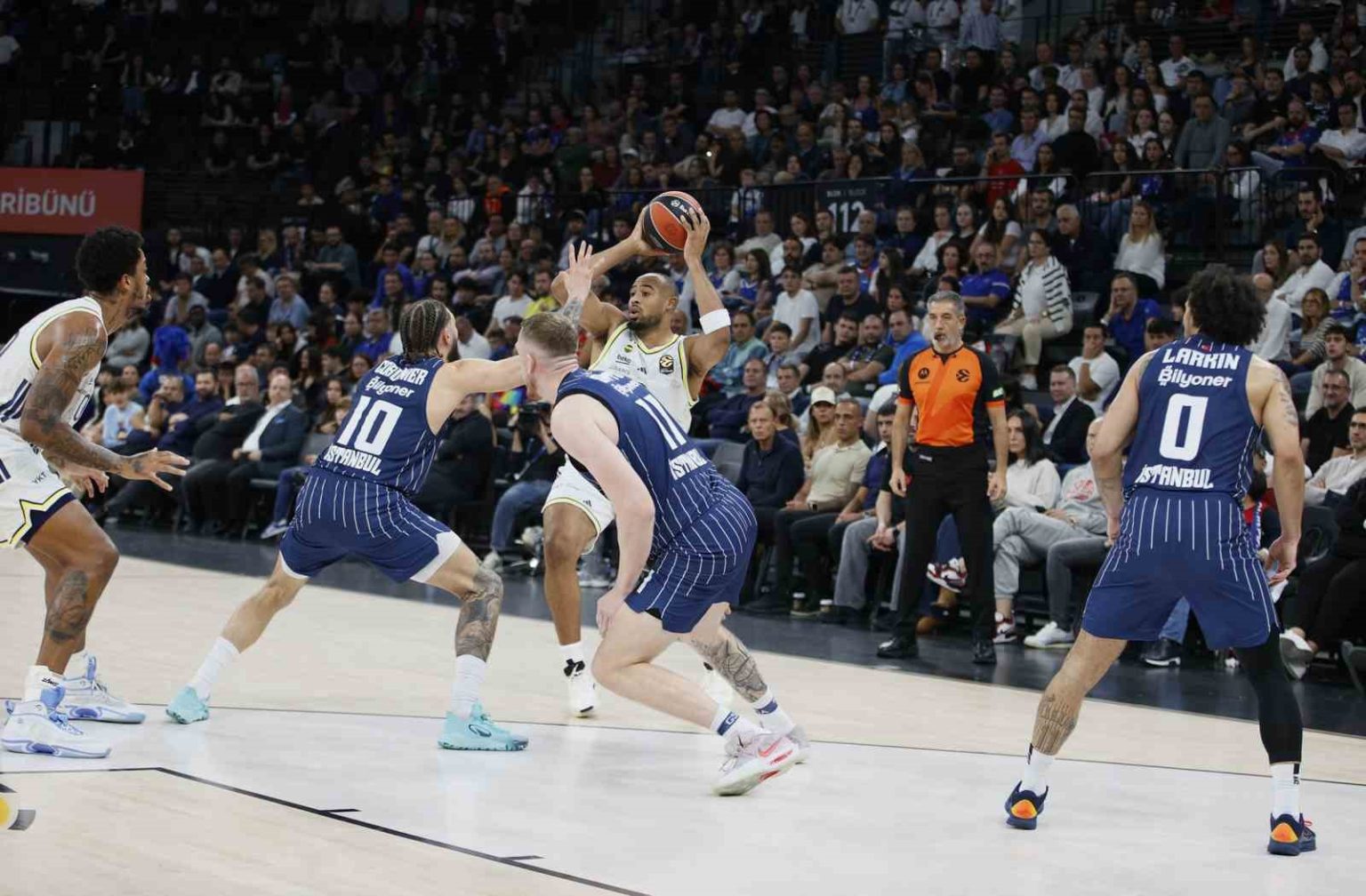 euroleague-a-efes-69-fenerbahce-79