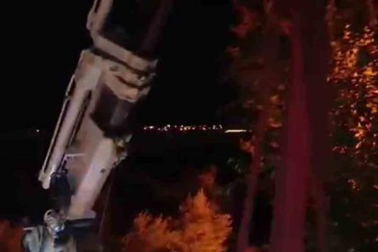 evin-daminda-mahsur-kalan-inek-vincle-kurtarildi