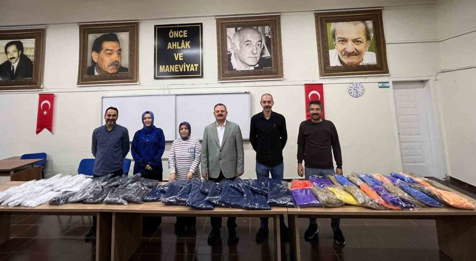 gediz-halk-egitimde-uretilen-kisliklar-ihtiyac-sahiplerine-ulastirilacak