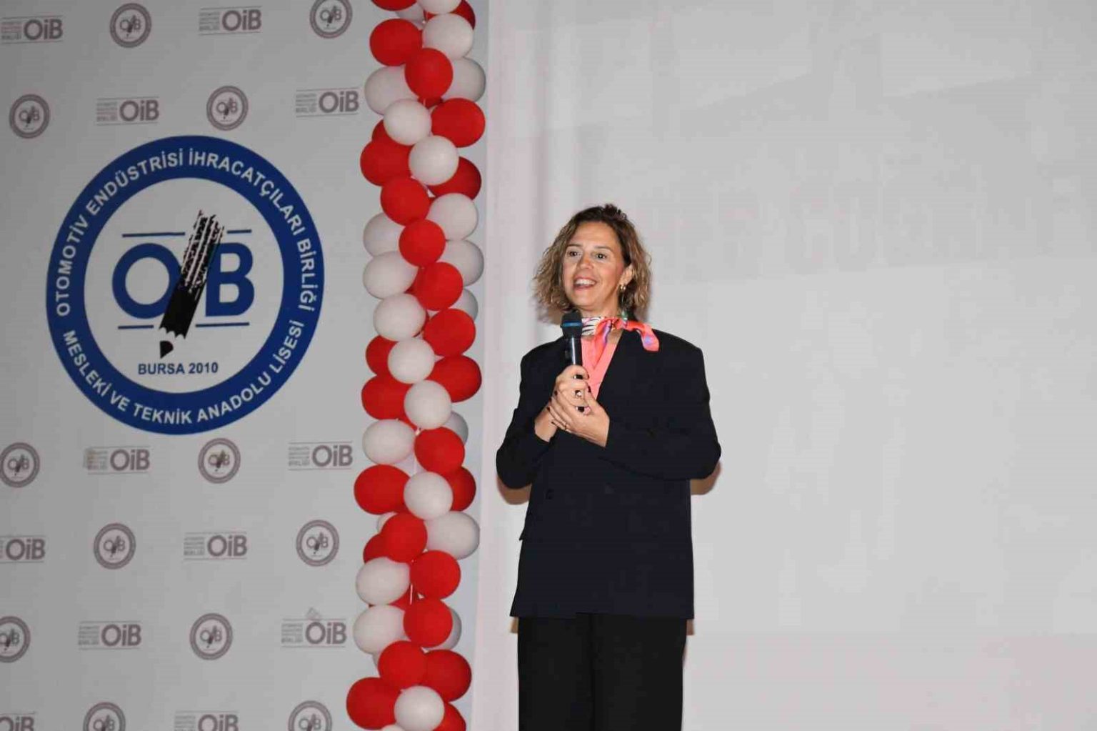 genclerin-gonulluluk-yolculugu-sertifika-ile-taclandi