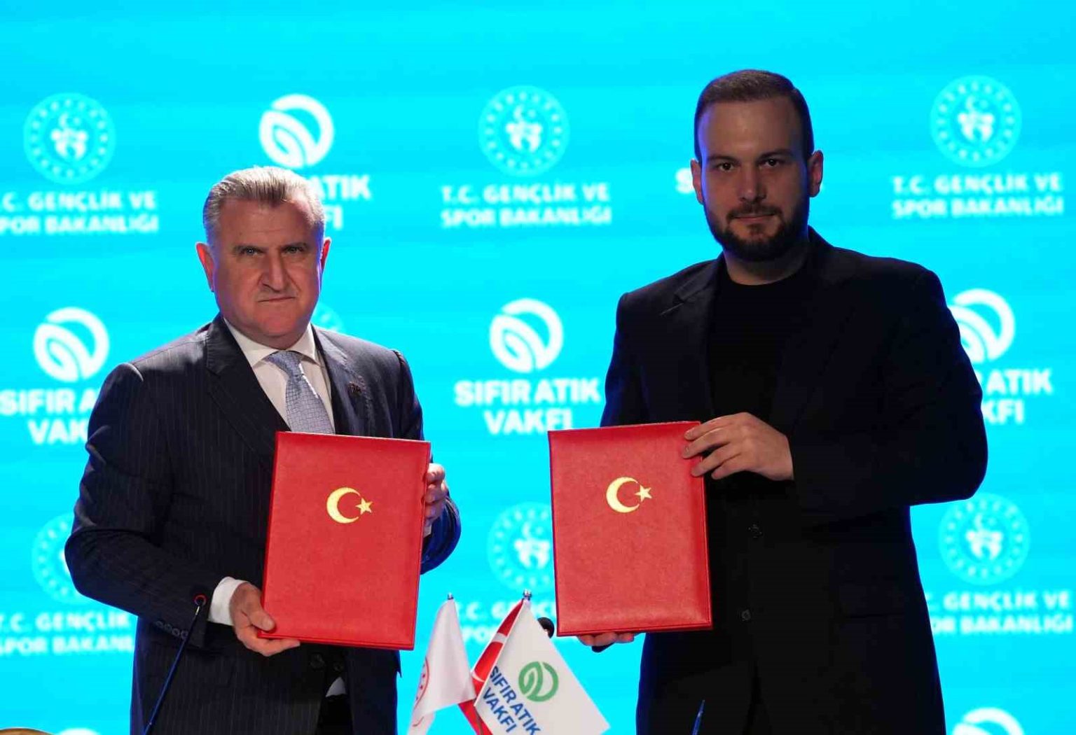 genclik-ve-spor-bakanligi-ile-sifir-atik-vakfi-arasinda-protokol-imzalandi