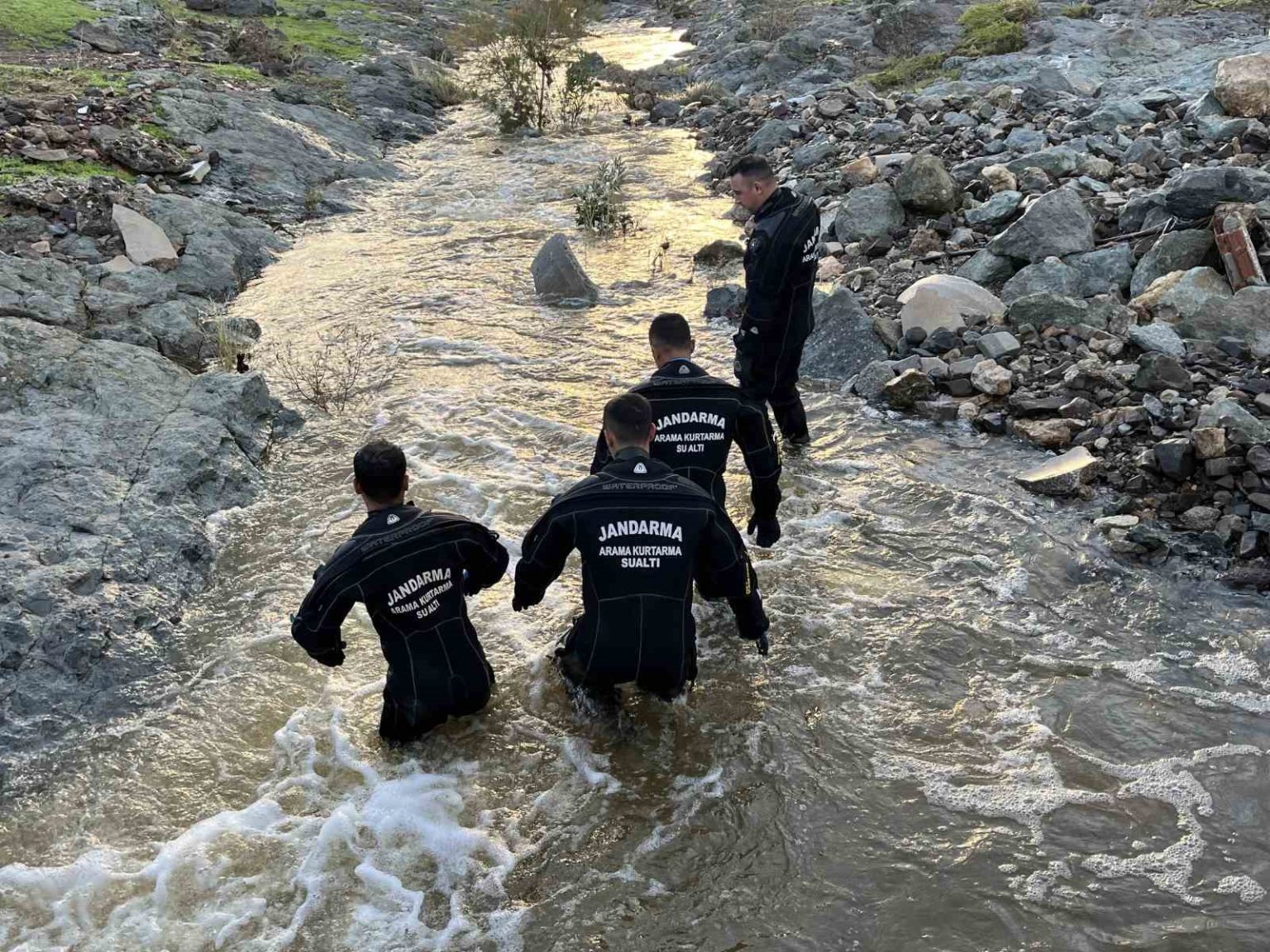 gun-aydinlandi-selde-kaybolan-vatandasi-bulma-calismalari-yeniden-basladi