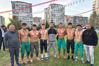 ilkadimli-gurescilerin-gures-basarisi