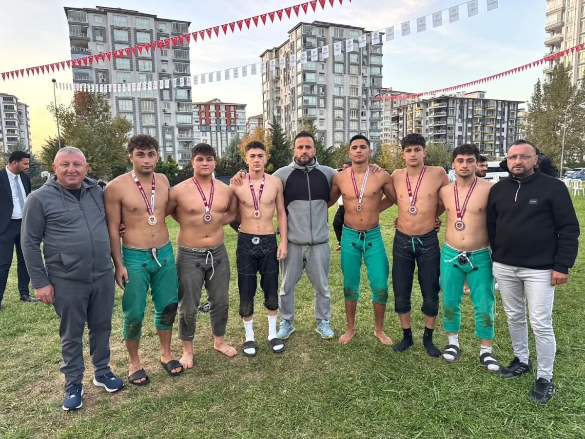 ilkadimli-gurescilerin-gures-basarisi