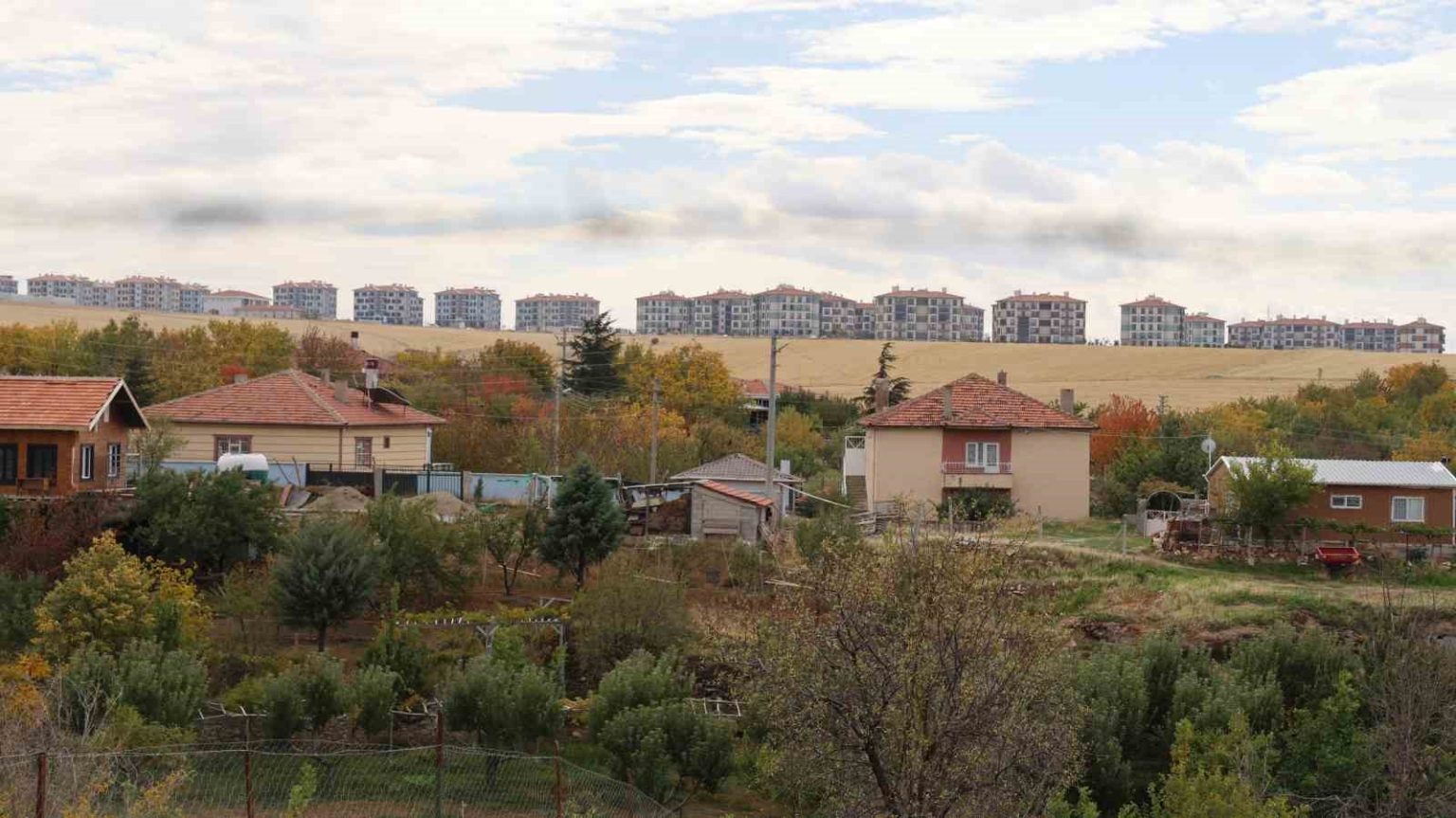 imar-sorununu-cozemeyen-muhtar-mahalleye-girecek-yuzum-kalmadi-hep-soz-veriyorlar-secimlerden-sonra-askiya-aliniyor