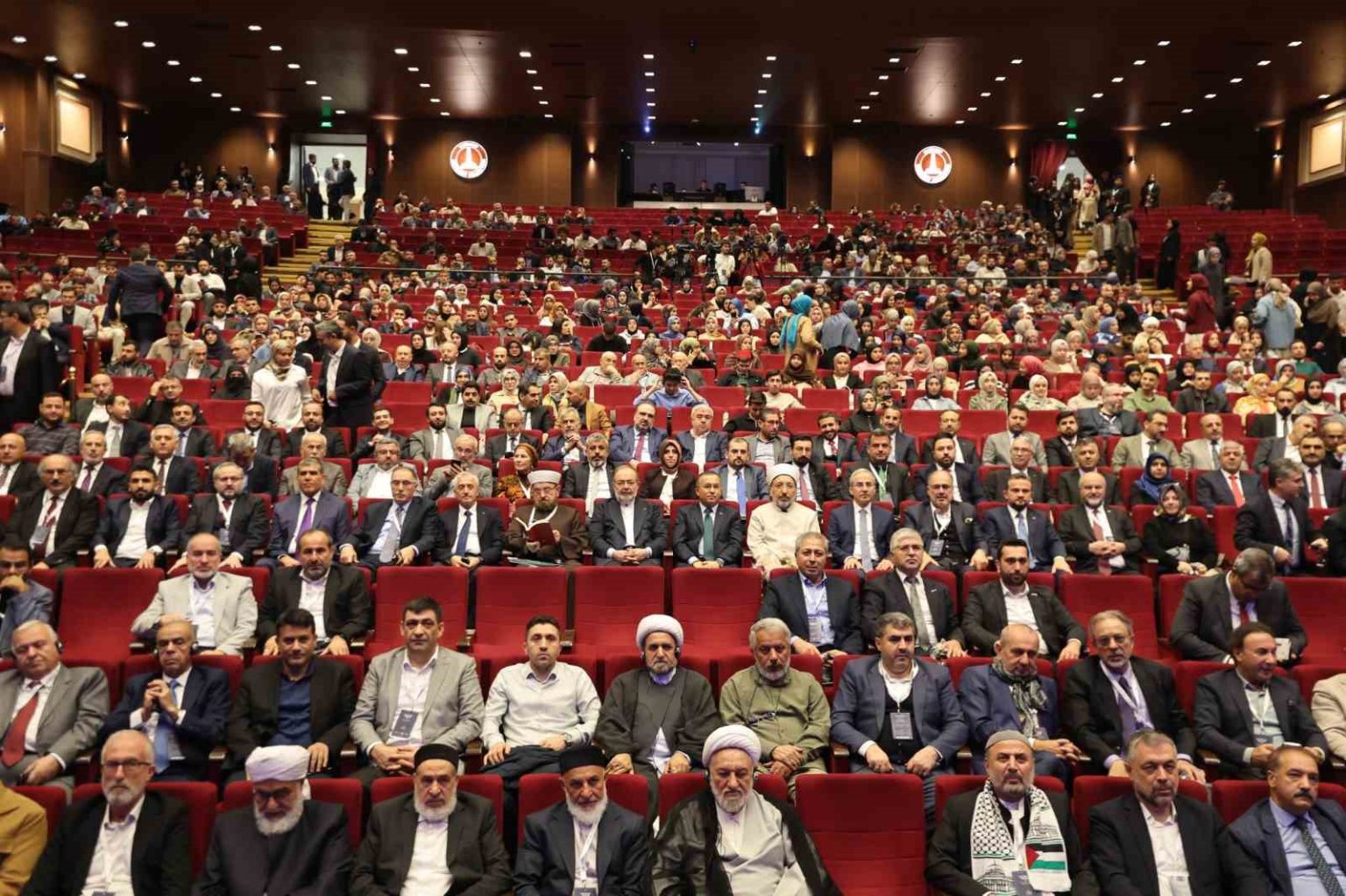 islam-dunyasi-2-gun-boyunca-gaziantep-forum-iiye-odaklandi