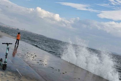 istanbulda-siddetli-ruzgar-nedeniyle-dalgalar-olustu