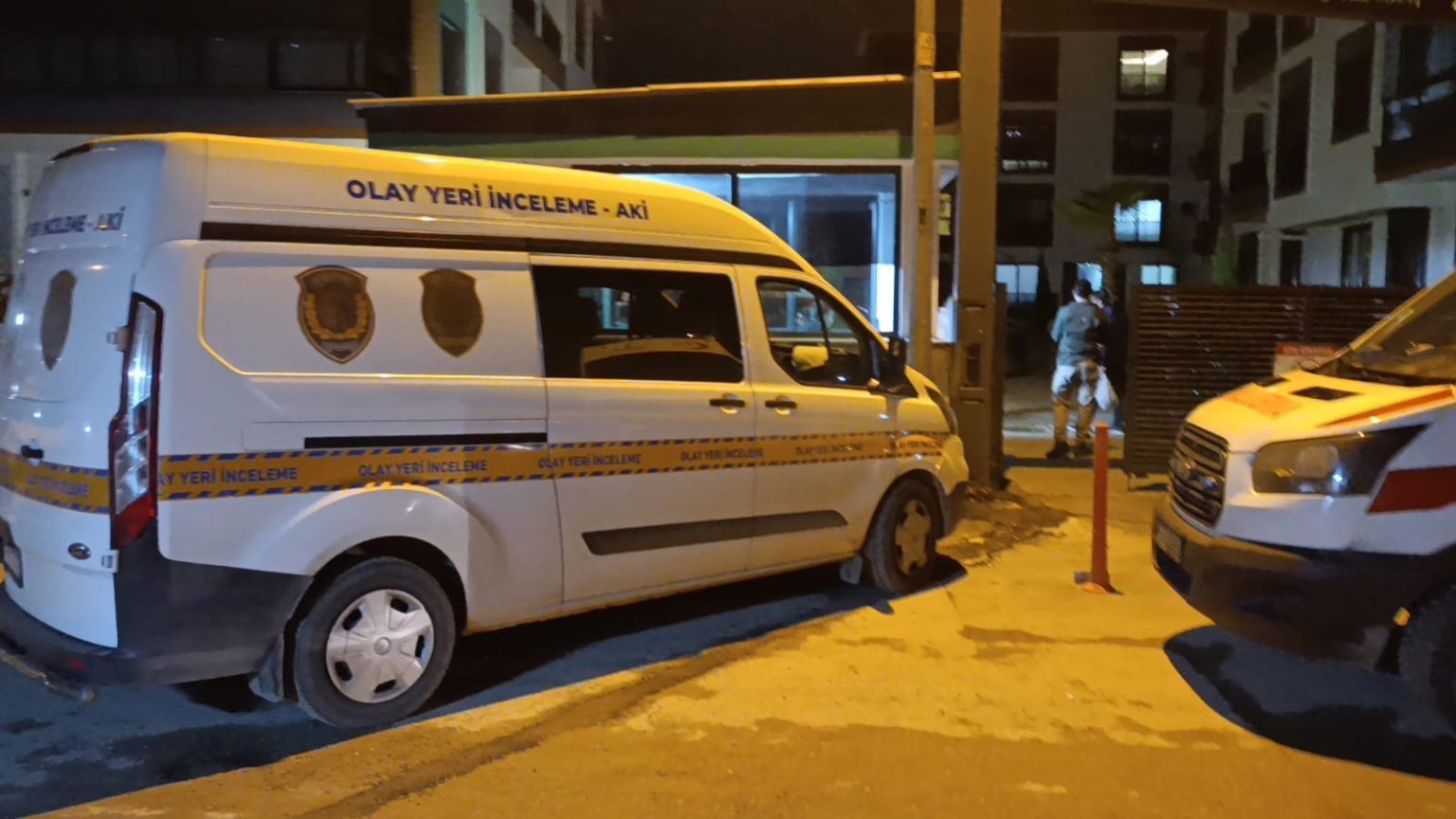 izmirde-dehset-anne-ve-babasini-oldurup-intihar-etti