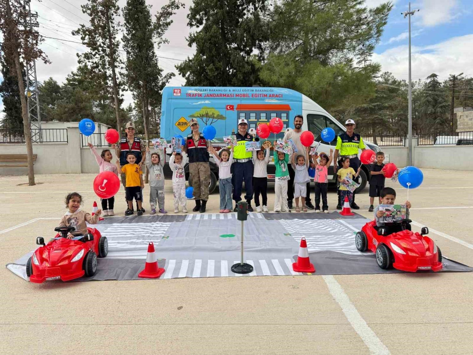 jandarmadan-mobil-trafik-araci-ile-118-ogrenciye-trafik-egitimi