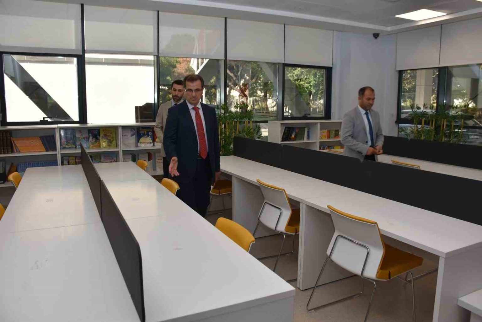 kaymakam-guldogan-salihlinin-spor-merkezini-ziyaret-etti