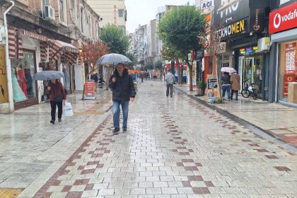 kirklarelinde-saganak-yagis-etkili-oluyor