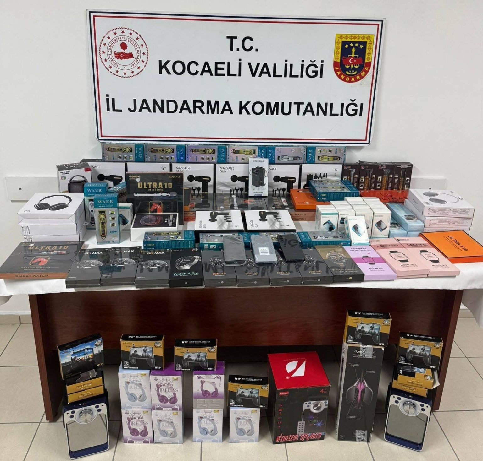 kocaelide-2-milyon-450-bin-tllik-kacak-urun-ele-gecirildi