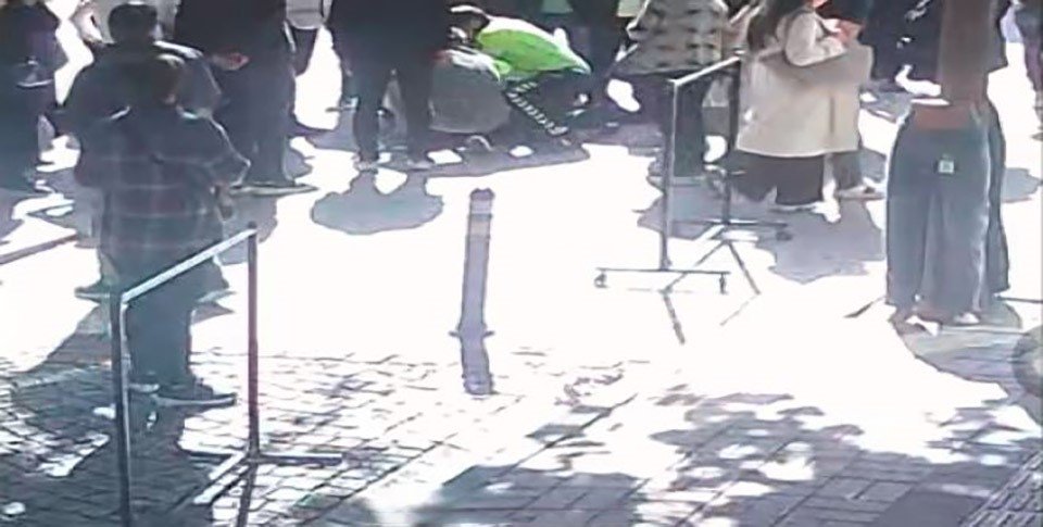 maltepede-trafik-polisi-hayat-kurtardi-kalp-krizi-geciren-yasli-adam-suni-teneffusle-hayata-dondu