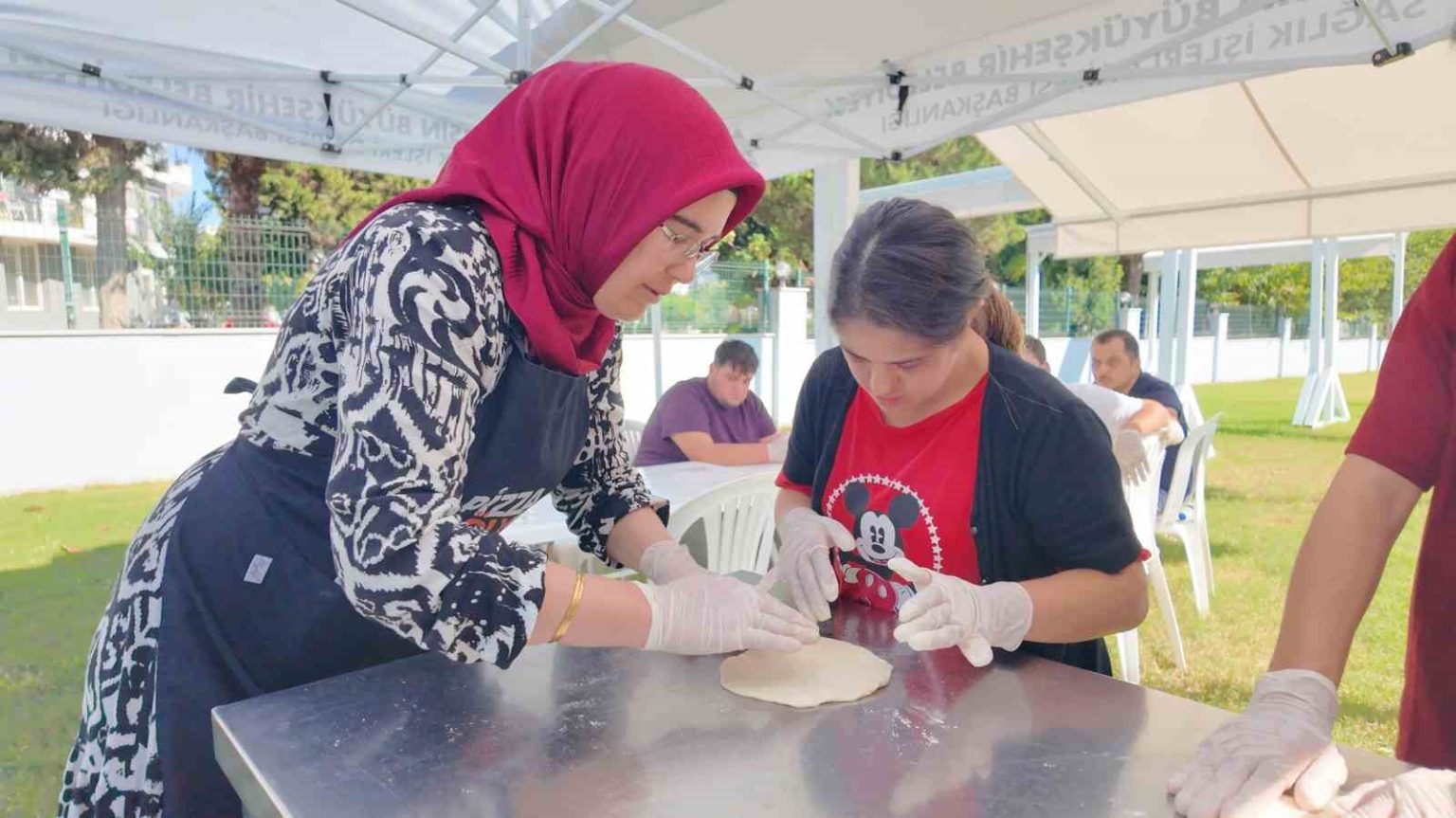 mersinde-engelsiz-yasam-parkinda-lezzet-dolu-etkinlik