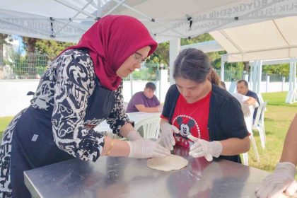 mersinde-engelsiz-yasam-parkinda-lezzet-dolu-etkinlik