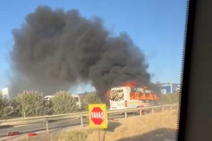 ogrenci-servisinin-carptigi-motosikletli-feci-sekilde-hayatini-kaybetti