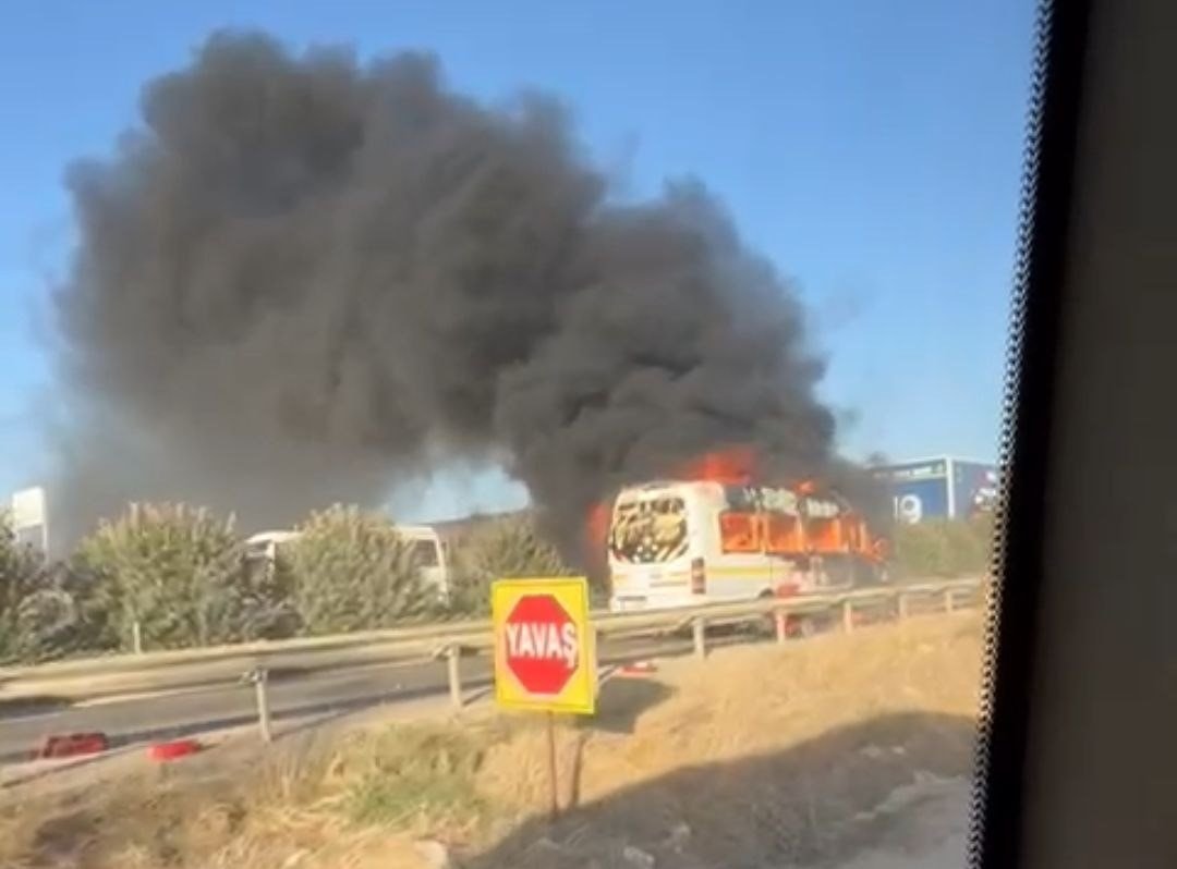 ogrenci-servisinin-carptigi-motosikletli-feci-sekilde-hayatini-kaybetti