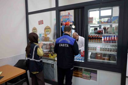 okul-kantinlerine-denetim-cocuklarin-sagligi-icin-urunleri-tek-tek-incelediler