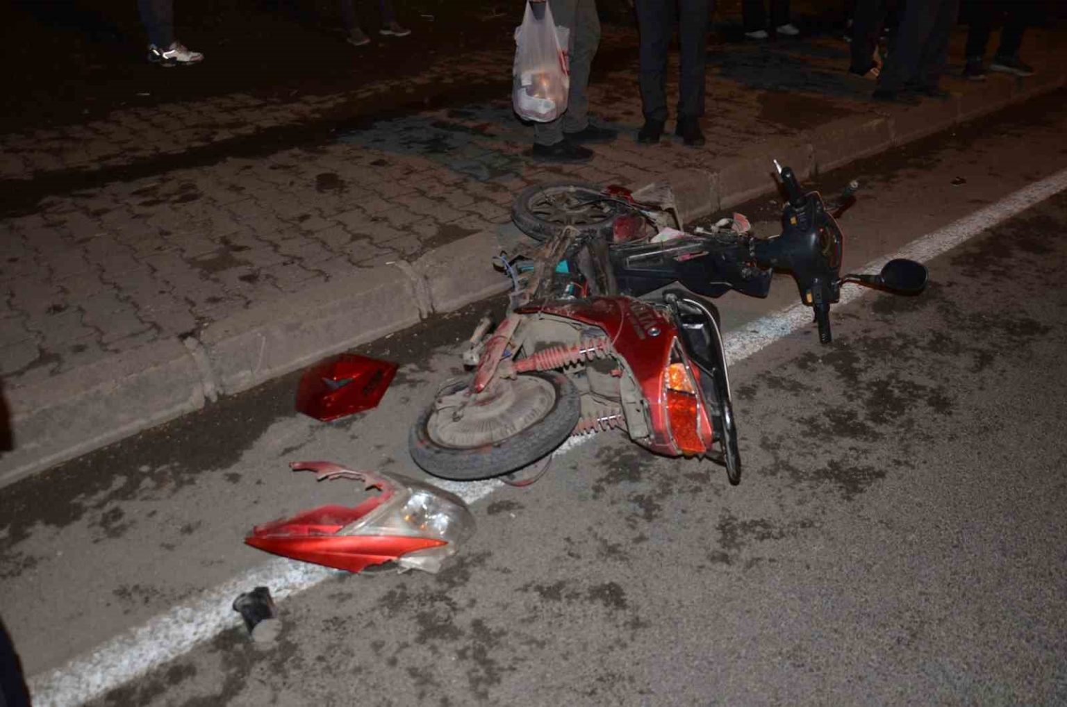 otomobil-elektrikli-bisiklete-carpti-1-olu-1-yarali