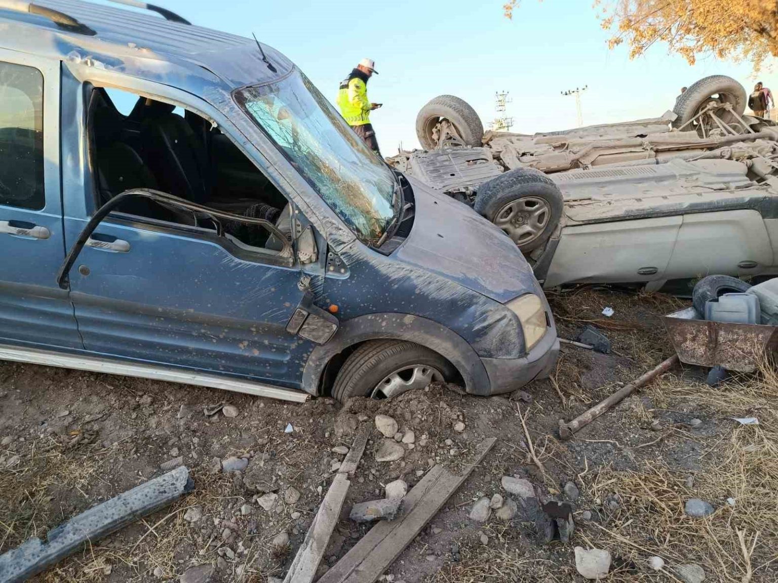 otomobil-ile-hafif-ticari-arac-carpisti-1-olu-1-yarali