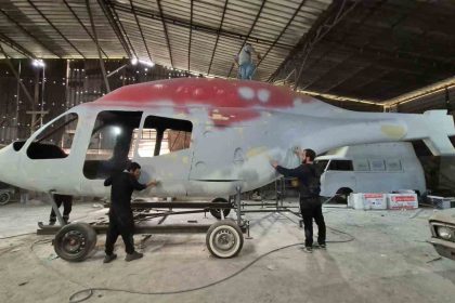 otomobiller-ve-dev-kasklarla-basladi-simdi-fiberglas-helikopter-uretmeyi-hedefliyor