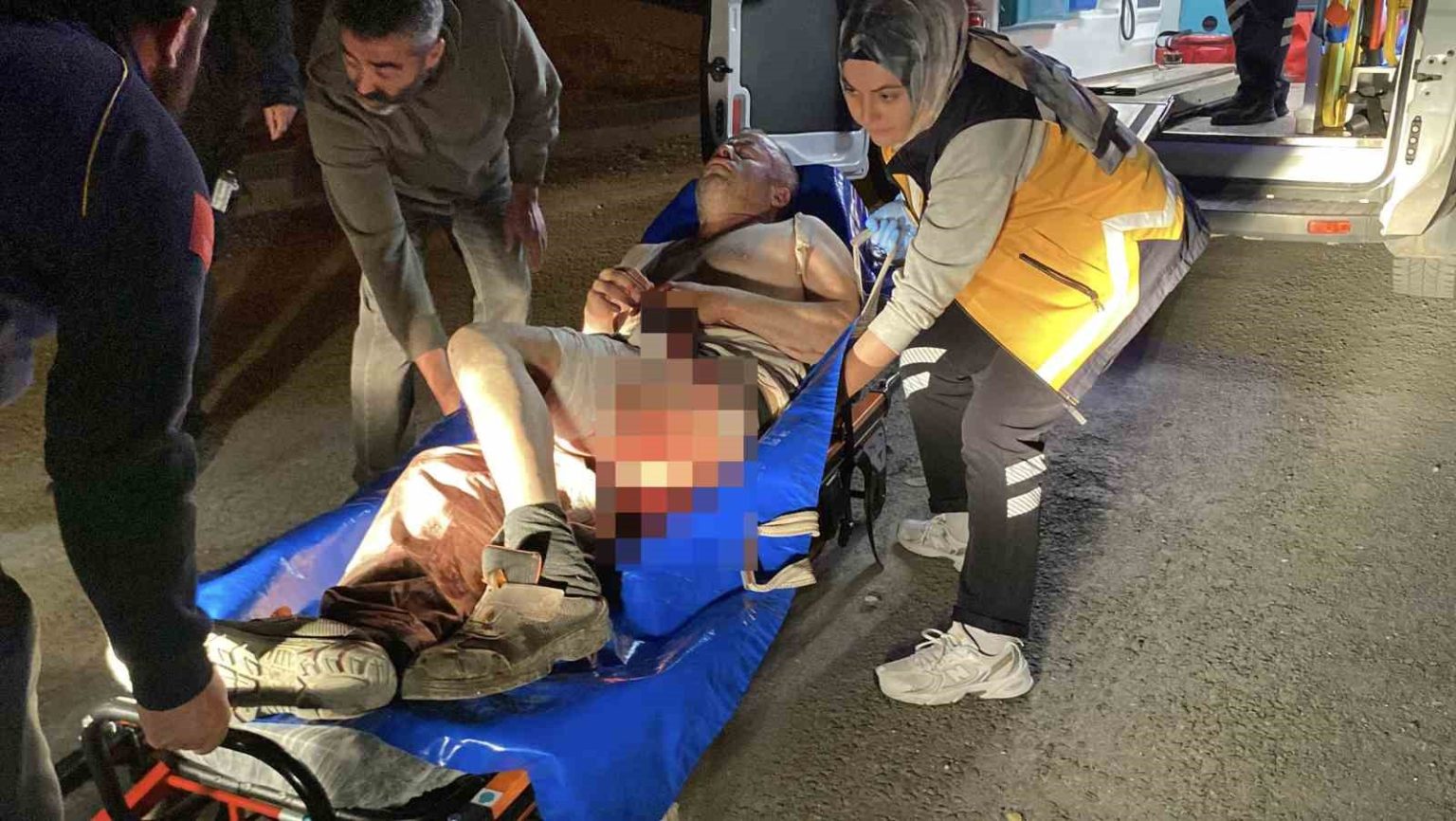 parkta-bir-kisiyi-8-yerinden-bicaklayan-2-sahis-yakalandi