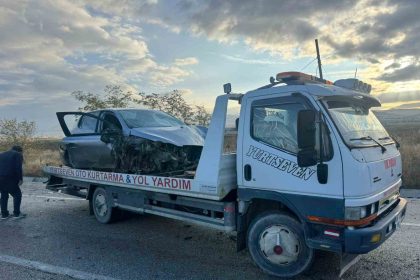 refuje-giren-otomobilde-2-kisi-yaralandi