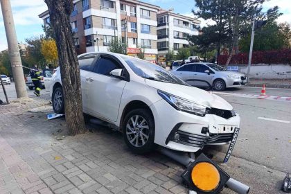 saglik-calisani-yaralilara-mudahale-yerine-gazeteciyi-engellemeye-calisti