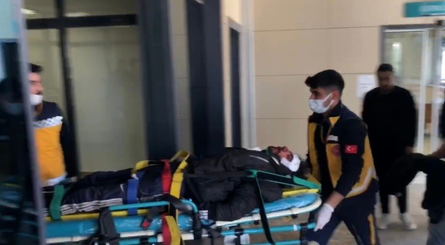 sanliurfada-yol-kenarinda-silahla-vurulmus-2-kisi-bulundu