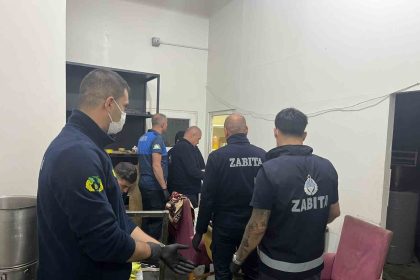 tarihi-gecmis-tonlarca-eti-insanlara-yedireceklerdi-yemek-fabrikasi-muhurlendi