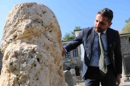 tarihteki-ilk-kral-sargonun-iki-heykeli-diyarbakir-muzesinde-ziyarete-acildi