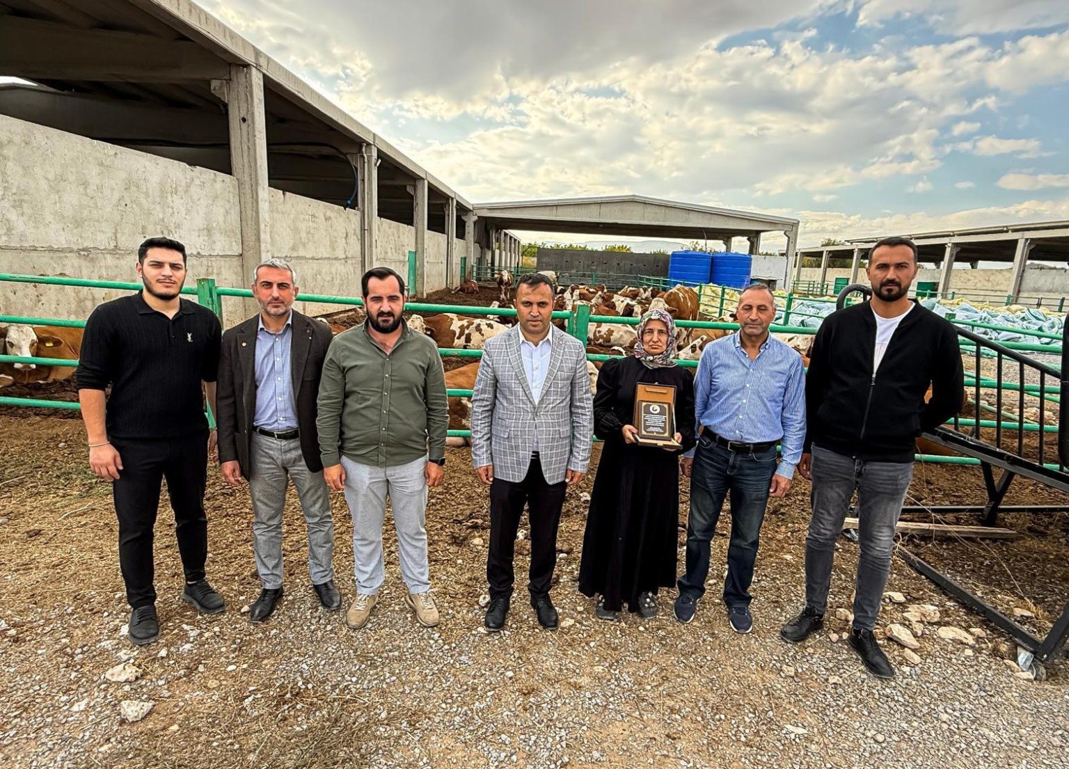 tobb-malatya-genc-girisimciler-kurulu-tarafindan-kadin-girisimci-hafure-adaka-plaket