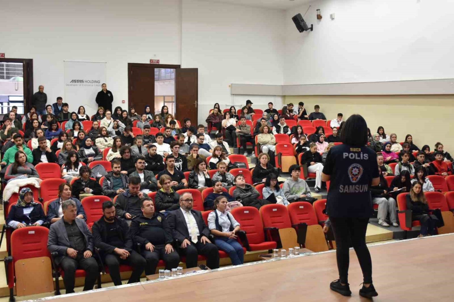 universite-ogrencileri-uyusturucuya-karsi-bilinclendi