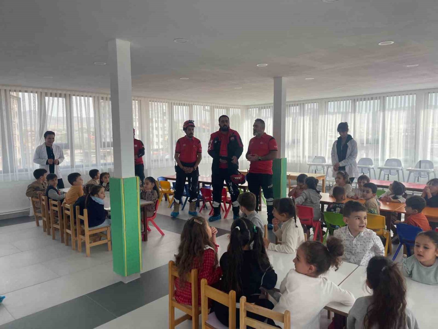 vanda-minik-ogrencilere-afet-bilinci-asilandi