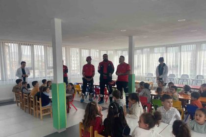 vanda-minik-ogrencilere-afet-bilinci-asilandi