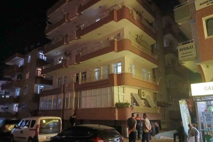 yakinlarinin-kayip-ihbarinda-bulundugu-adam-evinde-olu-bulundu