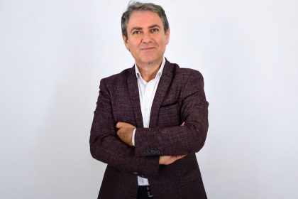 yazar-sinan-meydan-antalyalilarla-bulusuyor