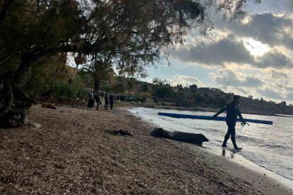 yuzerek-karaya-cikan-2-duzensiz-gocmen-kurtarildi