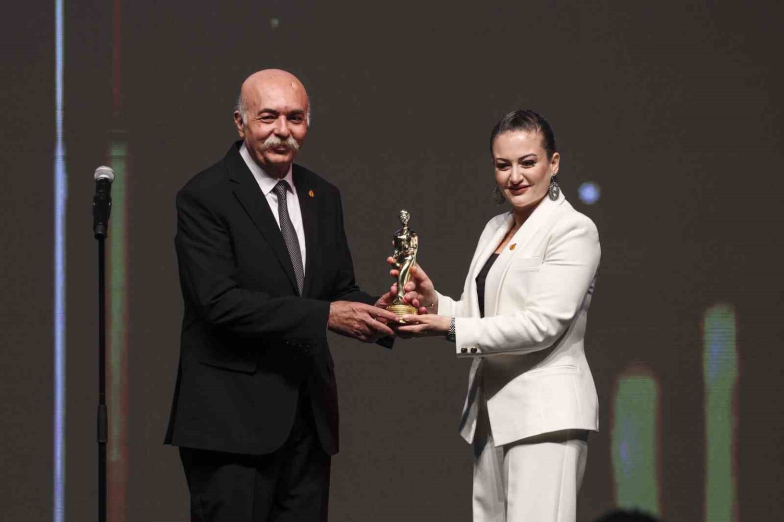 altin-portakalda-onur-emek-basari-odulleri-sahiplerini-buldu