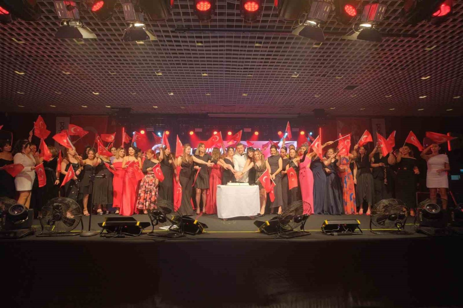 antgiadin-geleneksel-cumhuriyet-balosu