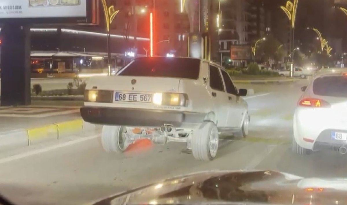 arabasiyla-herkesi-sasirtan-o-surucuyu-polis-de-cezasiyla-sasirtti-19-bin-lira-ceza-kesildi