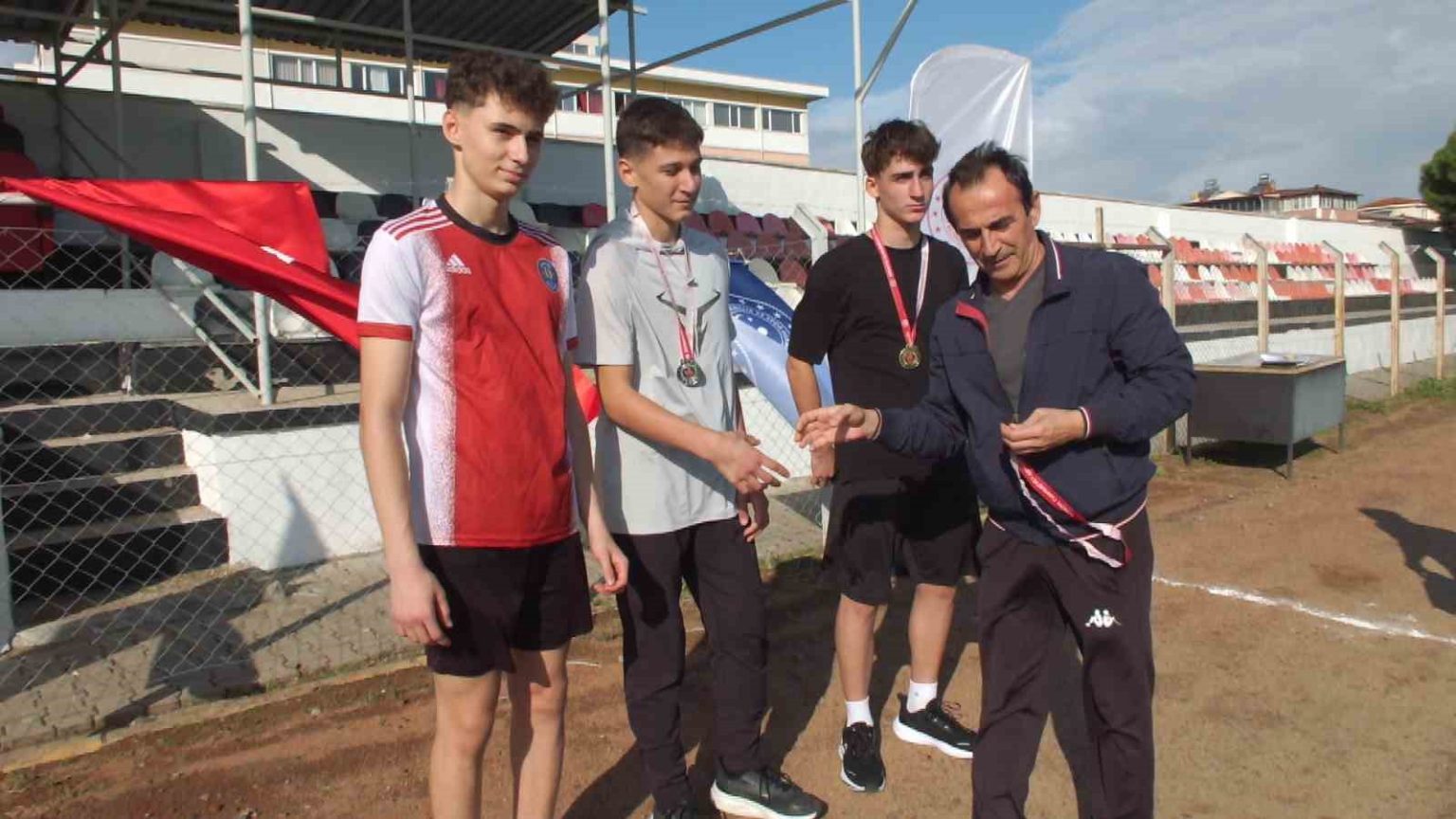 balikesirde-gencler-cumhuriyet-kupasi-icin-ter-doktu