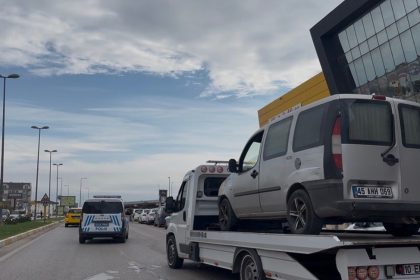 bandirmada-aracta-elektrik-kacagi-panigi