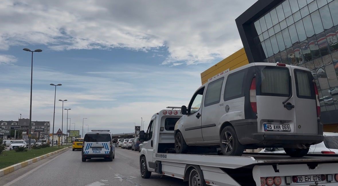 bandirmada-aracta-elektrik-kacagi-panigi