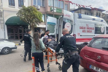 bandirmada-yasli-adam-fenalasarak-hastaneye-kaldirildi