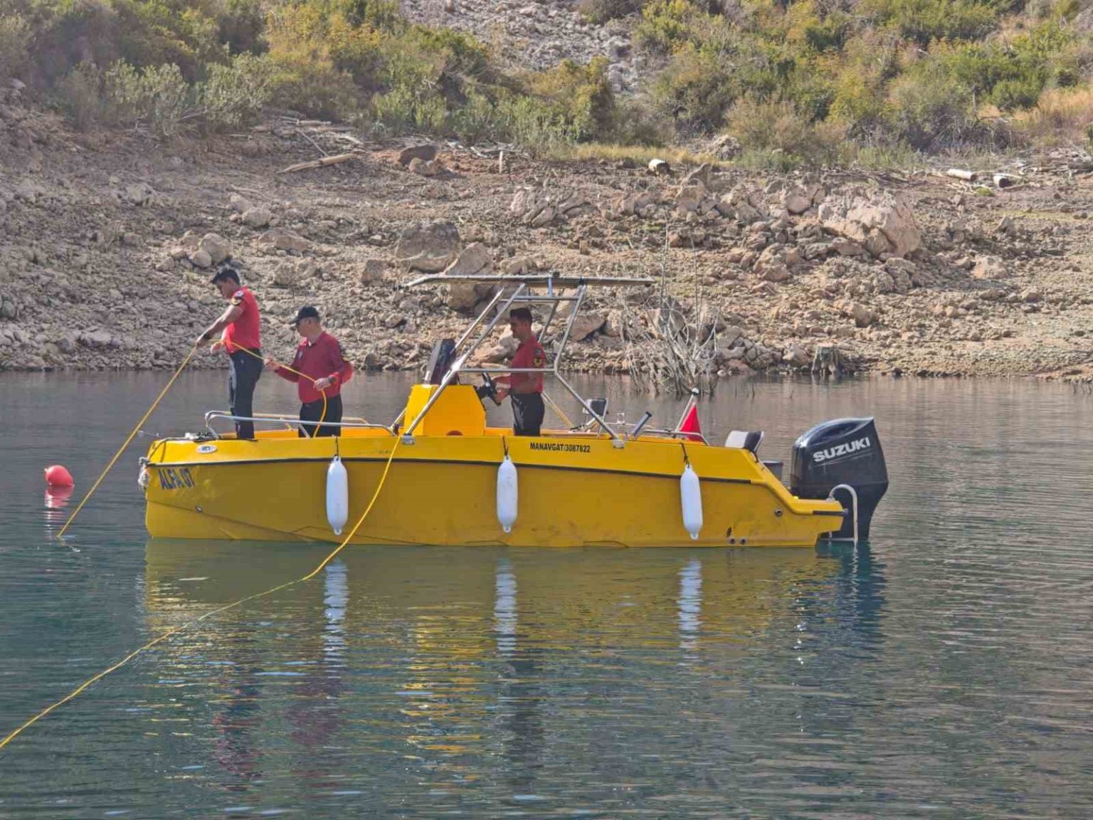 baraj-golunde-kaybolan-irlandali-turisti-arama-calismalari-4-gununde-devam-etti-sualti-dron-ve-robotla-arandi
