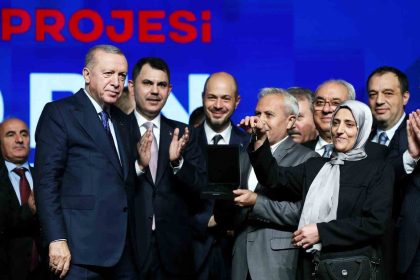 baskan-albayrak-ev-sahibi-turkiye-yuzyilin-konut-projesi-programina-katildi