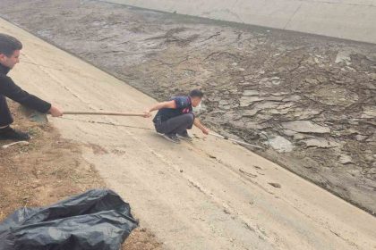 batmanda-kanala-dusen-kopek-itfaiye-ekiplerince-kurtarildi