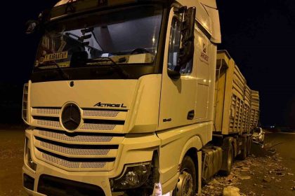 batmanda-tir-ile-otomobil-carpisti-2-yarali